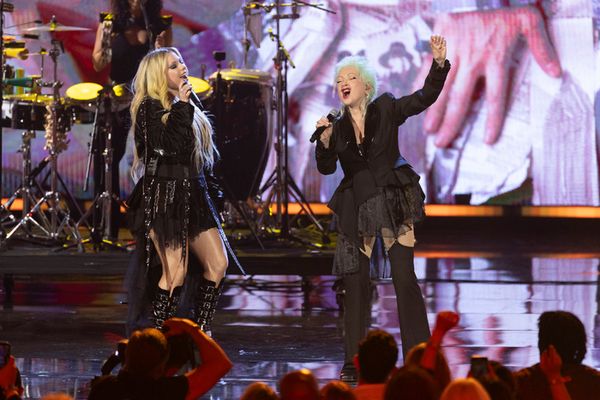 AVRIL LAVIGNE, CYNDI LAUPER
 Photo