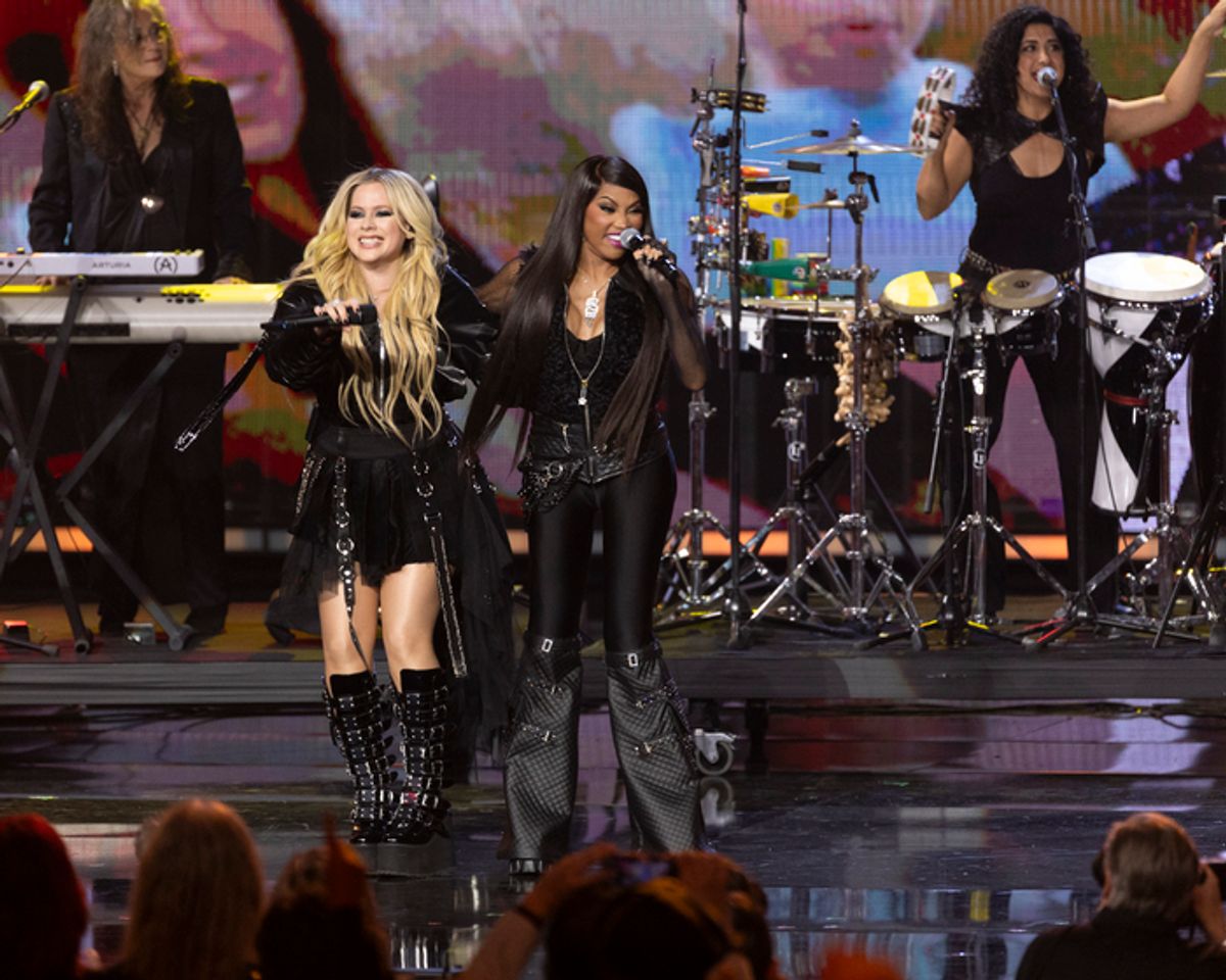 AVRIL LAVIGNE, SANDRA DENTON
 at 