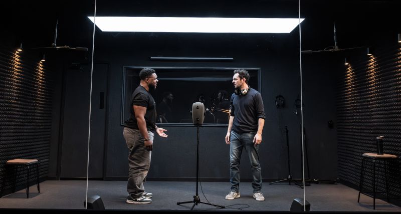 Review: A GHOST IN YOUR EAR, Hampstead Theatre Image