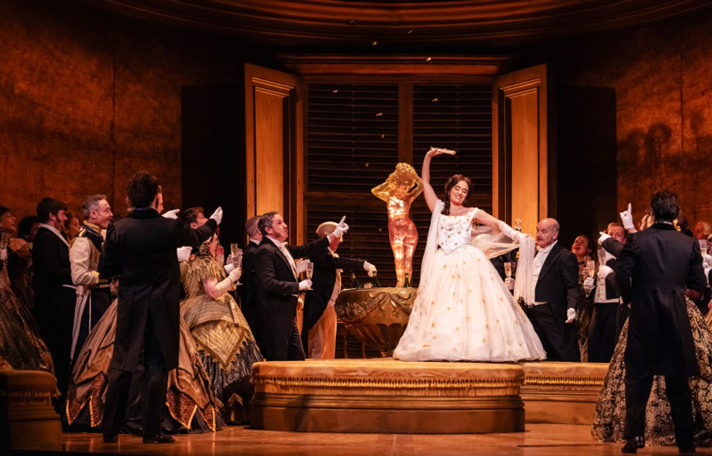 Review: LA TRAVIATA, Royal Ballet And Opera  Image