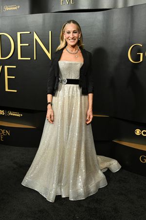 Sarah Jessica Parker at Golden Eve: The Golden Globes Honor Helen Mirren & Sarah Jess Photo
