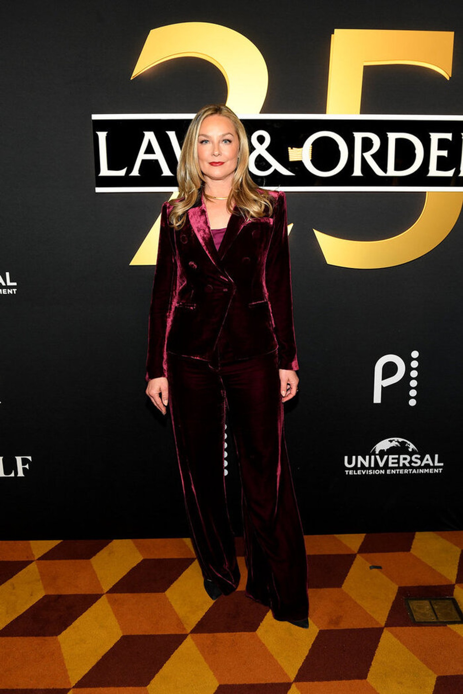 Photos: Raúl Esparza, Corey Cott, & More Attend LAW & ORDER Season 25 Celebration — photo 11 of 43