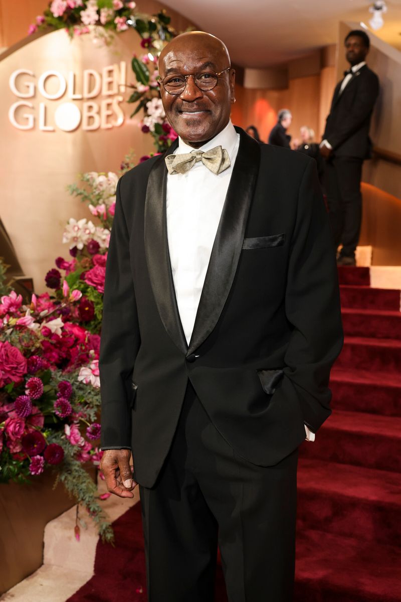 Photos: Sarah Snook, Emma Stone, & More on the 2026 Golden Globes Red Carpet — photo 18 of 44