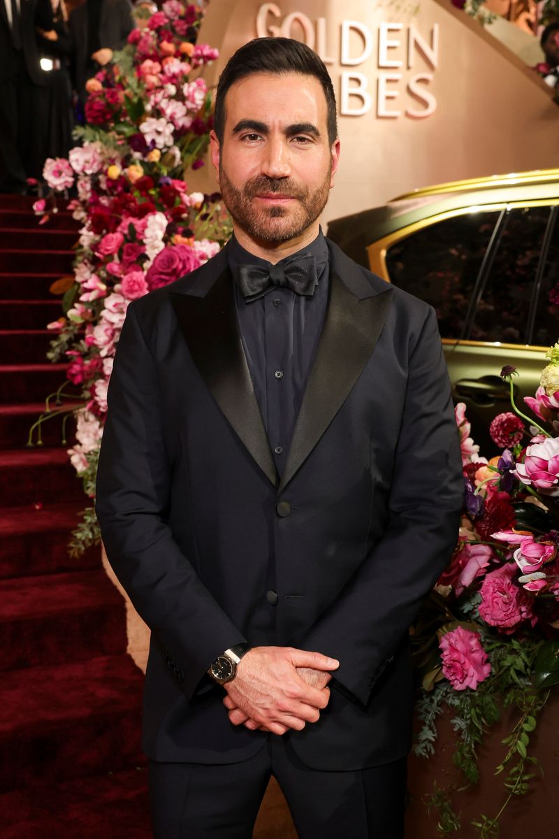 Photos: Sarah Snook, Emma Stone, & More on the 2026 Golden Globes Red Carpet — photo 25 of 44