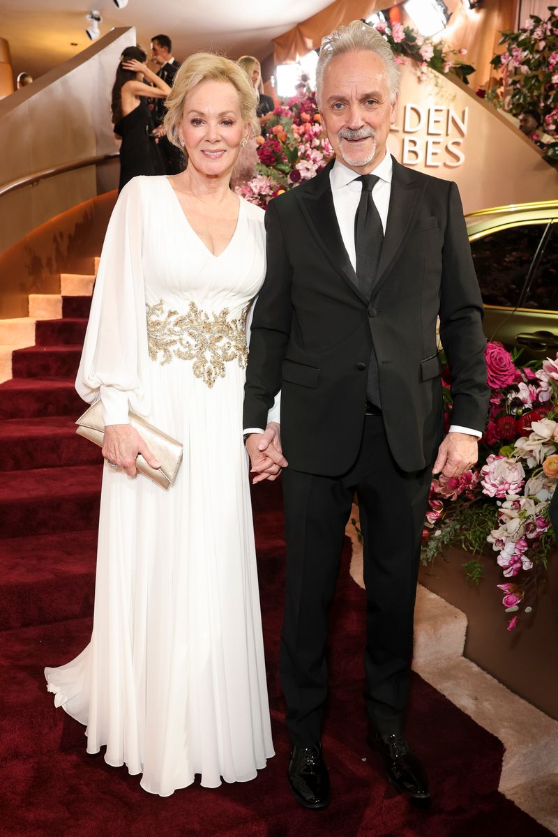 Photos: Sarah Snook, Emma Stone, & More on the 2026 Golden Globes Red Carpet — photo 43 of 44