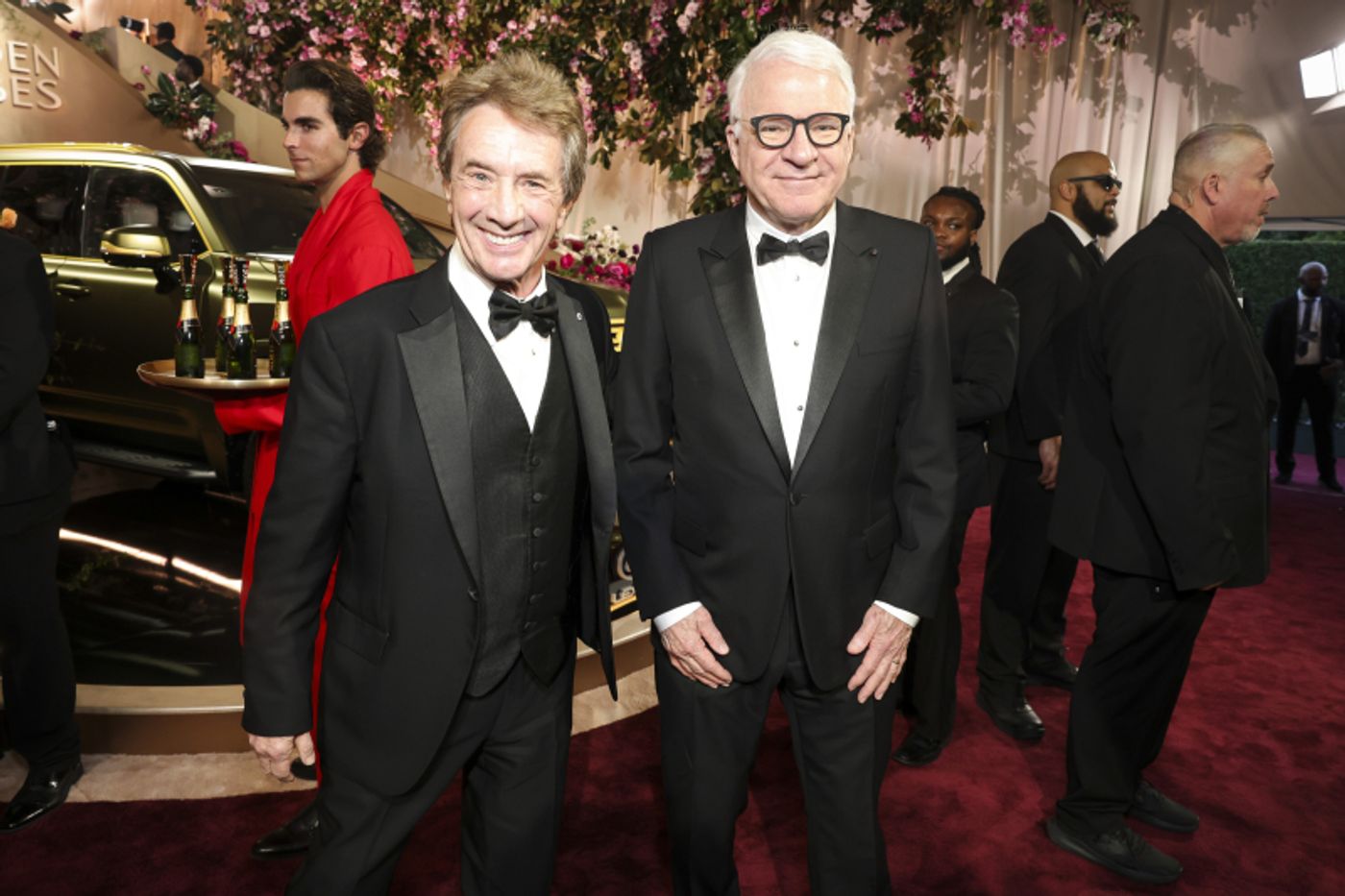 Photos: Sarah Snook, Emma Stone, & More on the 2026 Golden Globes Red Carpet  Image