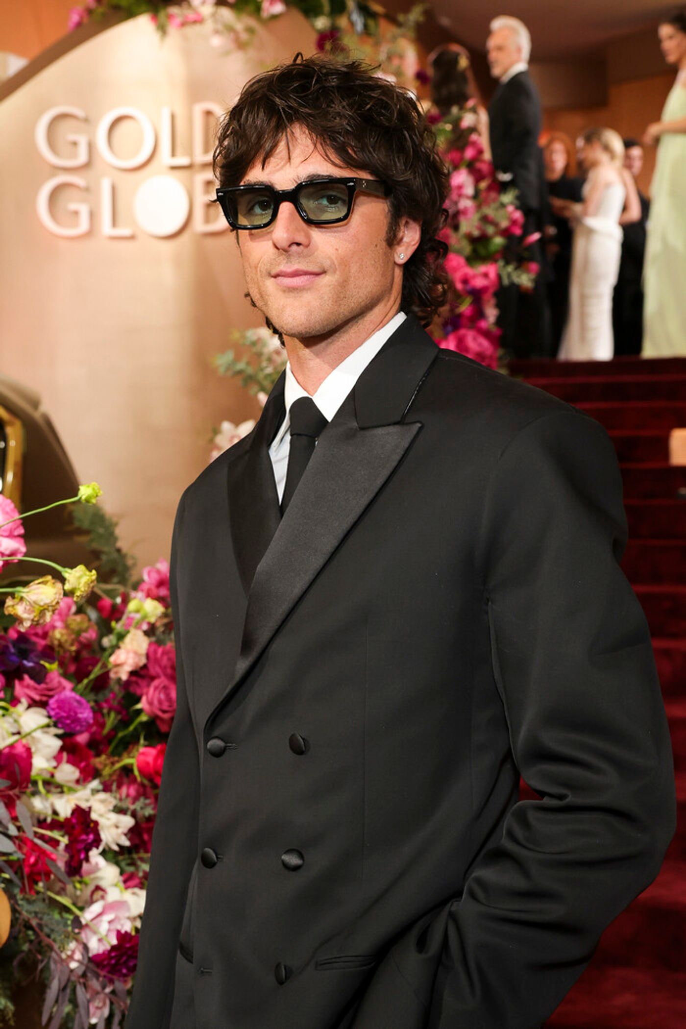 Photos: Rose Byrne, Ethan Hawke, & More on the 2026 Golden Globes Red Carpet  Image