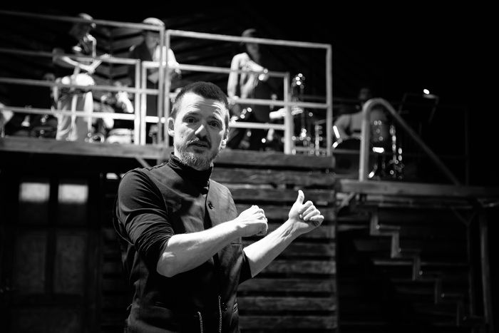 PHOTOS: Coque Malla protagoniza el estreno de LA ÓPERA DE LOS 3 CENTAVOS — photo 1 of 3
