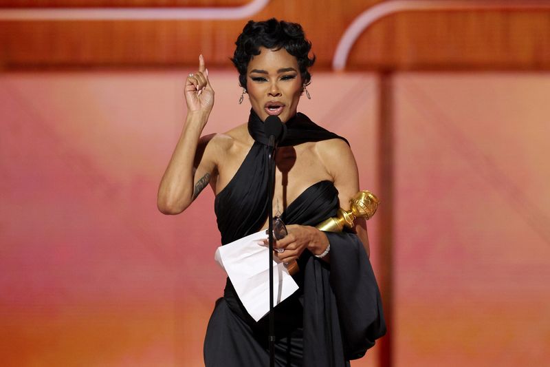 Photos: Inside the 2026 Golden Globes with Ariana Grande, Jennifer Lopez, & More — photo 15 of 52