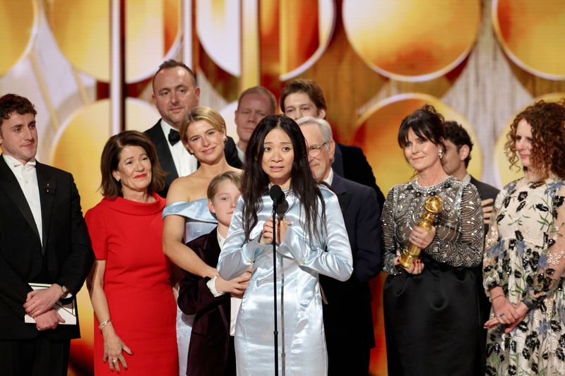 Photos: Inside the 2026 Golden Globes with Ariana Grande, Jennifer Lopez, & More — photo 45 of 52