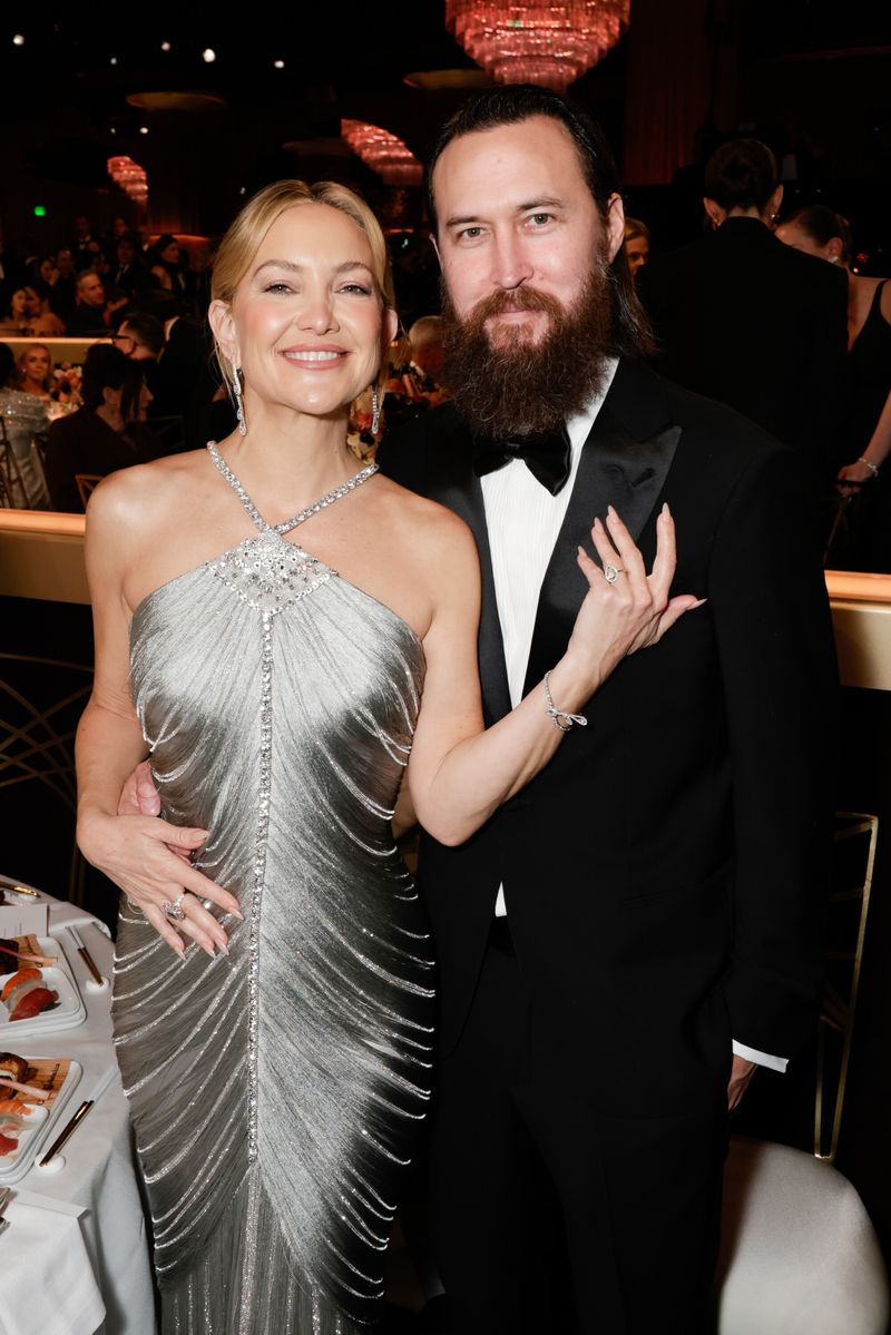 Photos: Inside the 2026 Golden Globes with Ariana Grande, Jennifer Lopez, & More — photo 7 of 52