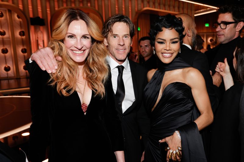 Photos: Inside the 2026 Golden Globes with Ariana Grande, Jennifer Lopez, & More — photo 6 of 52