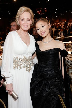 Jean Smart and Ariana Grande  Photo