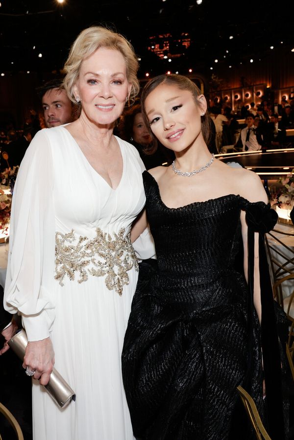 Jean Smart and Ariana Grande  Photo