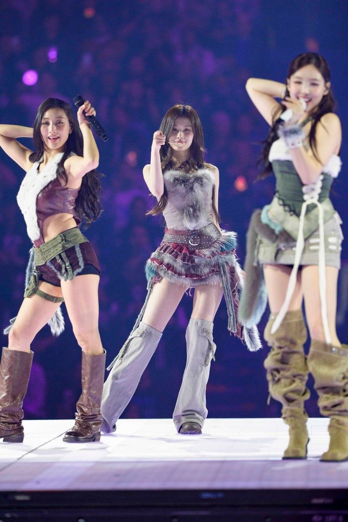 Photos: K-Pop Stars TWICE Kick Off World Tour in Vancouver  Image