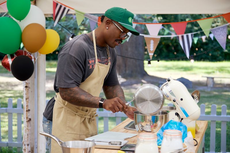 Video/Photos: Andrew Rannells Is Back in New Sports Episode of THE GREAT AMERICAN BAKING SHOW Image
