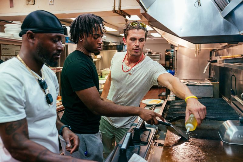 Video/Photos: The Fab Five Return for Tenth and Final Season of QUEER EYE Image
