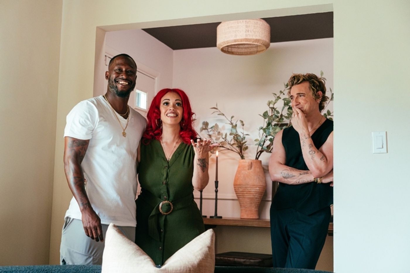 Video/Photos: The Fab Five Return for Tenth and Final Season of QUEER EYE  Image