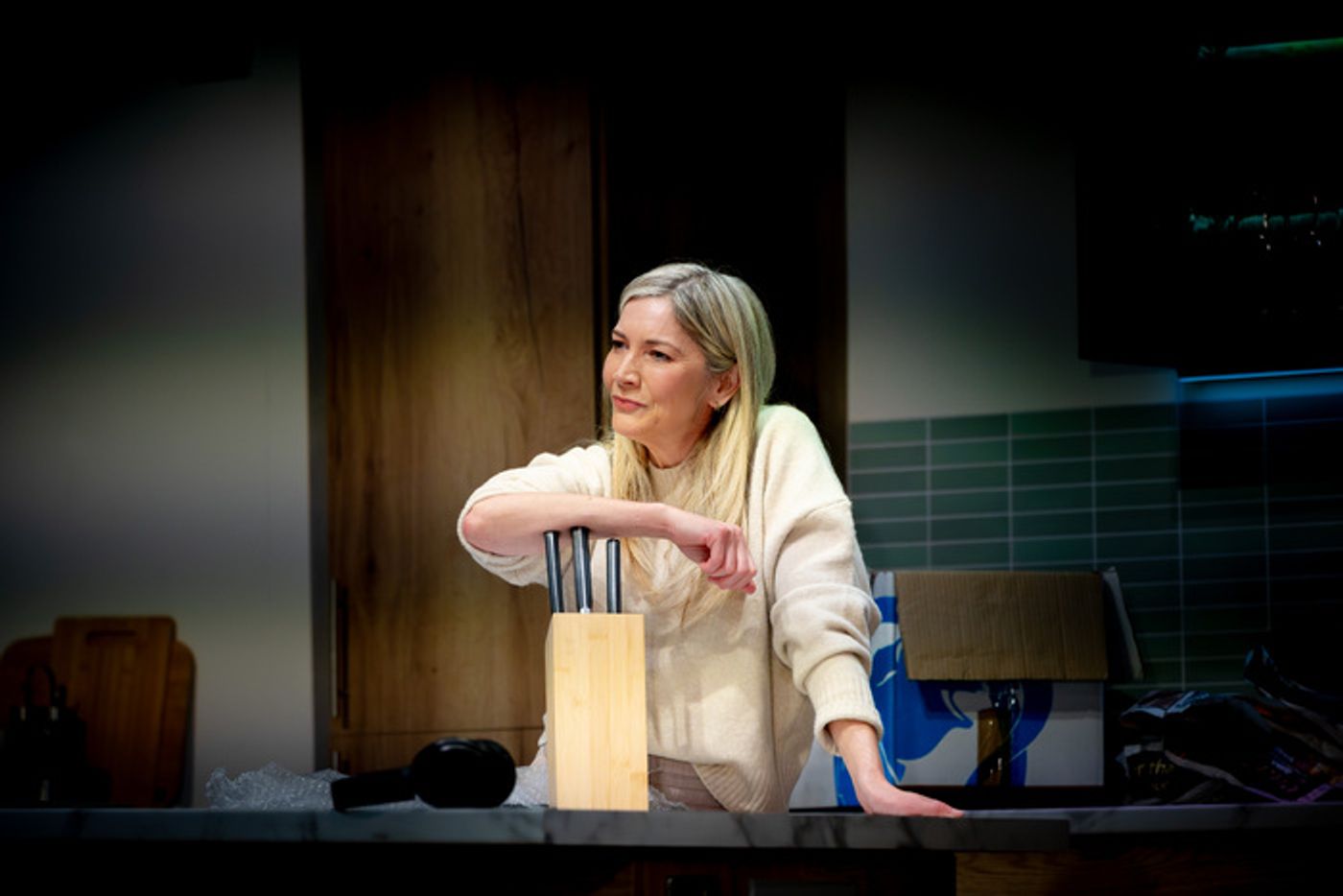 Photos: Kym Marsh and Lisa Faulkner in SINGLE WHITE FEMALE UK Tour  Image