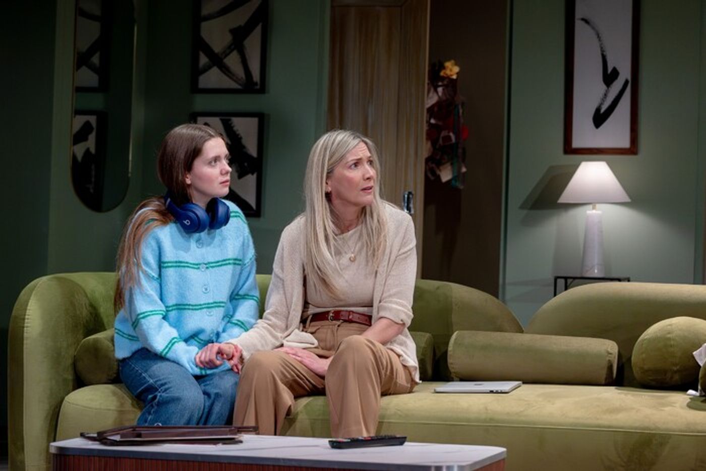 Photos: Kym Marsh and Lisa Faulkner in SINGLE WHITE FEMALE UK Tour  Image