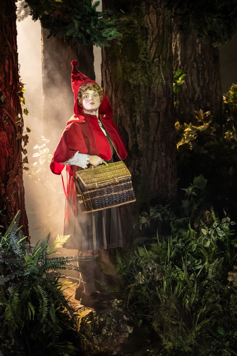 Photos/Video: INTO THE WOODS at the Bridge Theatre in London — photo 3 of 16