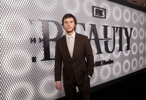 Evan Peters  Photo
