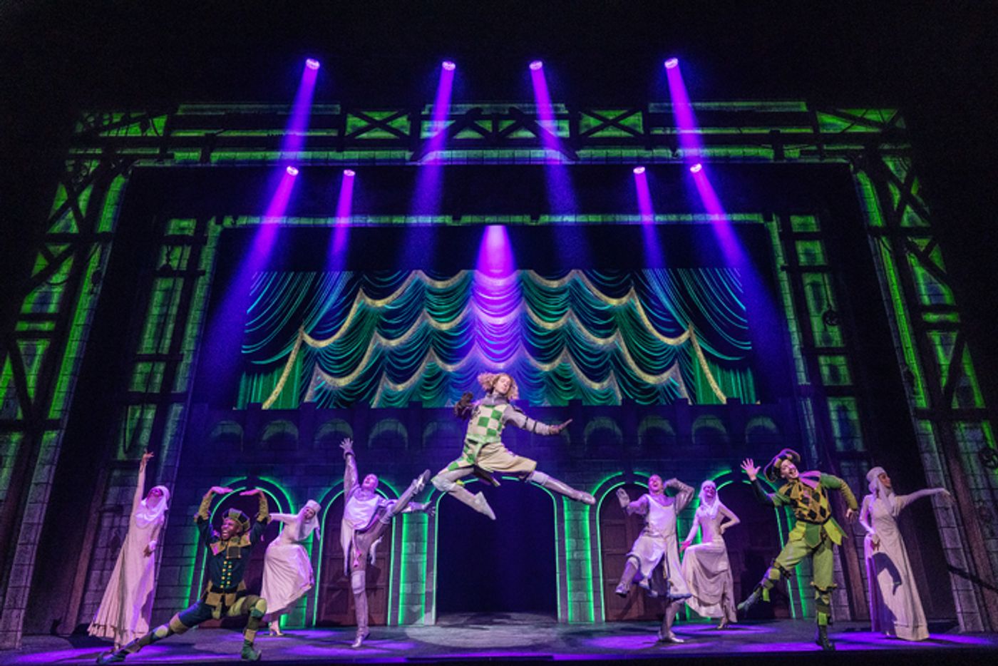 Photos/Video: New Look At SPAMALOT National Tour  Image