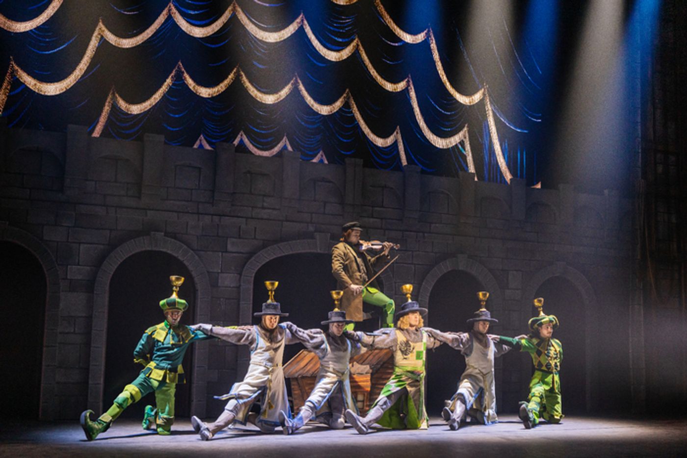 Photos/Video: New Look At SPAMALOT National Tour  Image