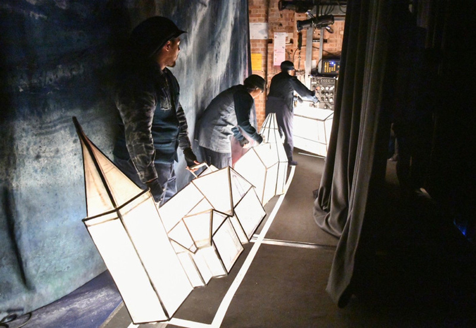 Photos: Backstage at The Royal Shakespeare Company's THE BFG — photo 20 of 27