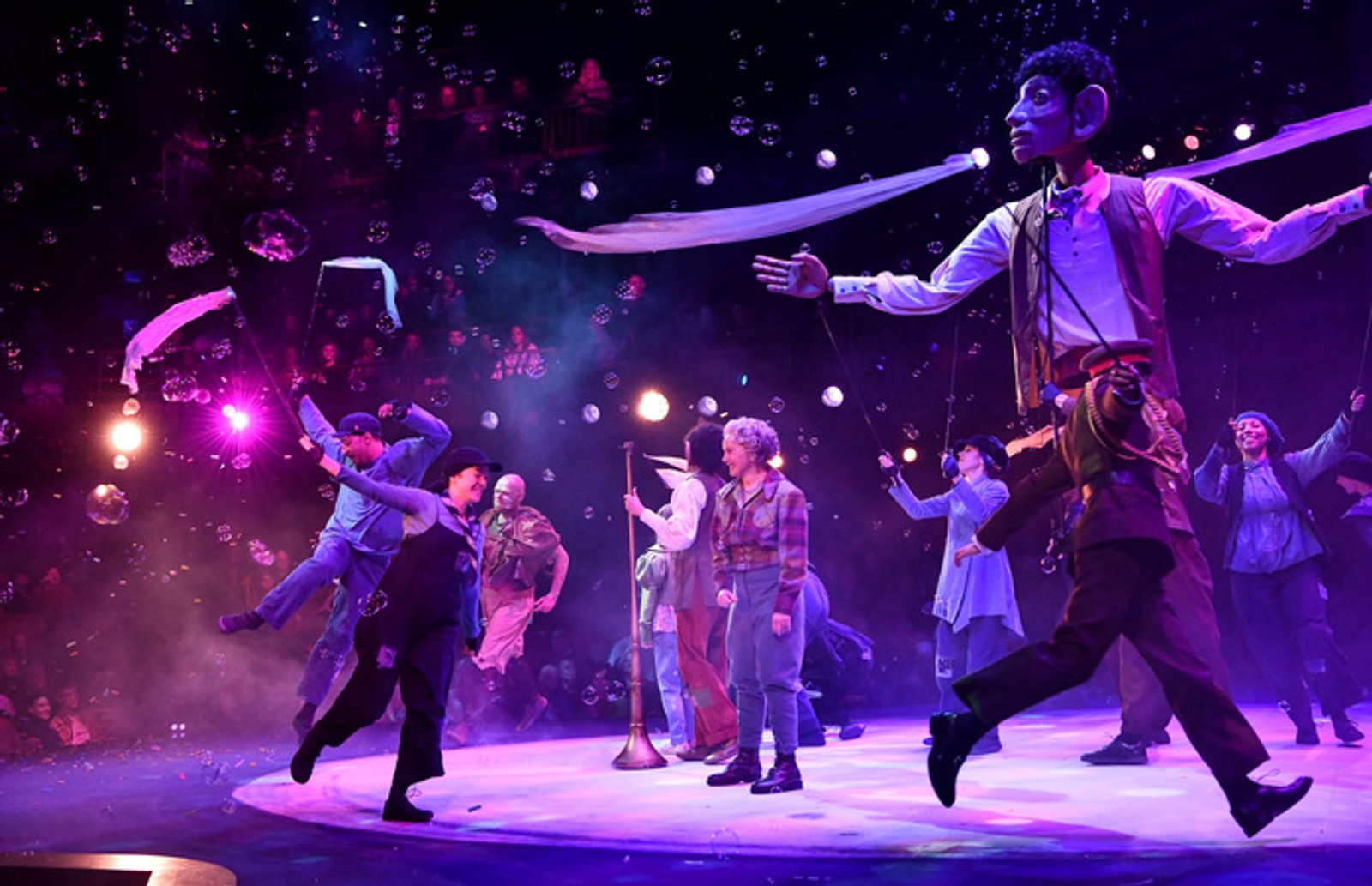 Photos: Backstage at The Royal Shakespeare Company's THE BFG — photo 4 of 27