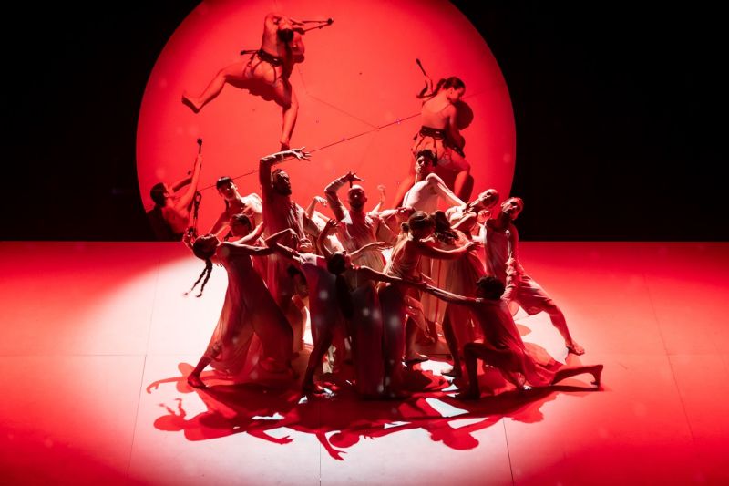 CARMINA BURANA BALLET Brings Dance, Music and Technology to São Paulo  Image