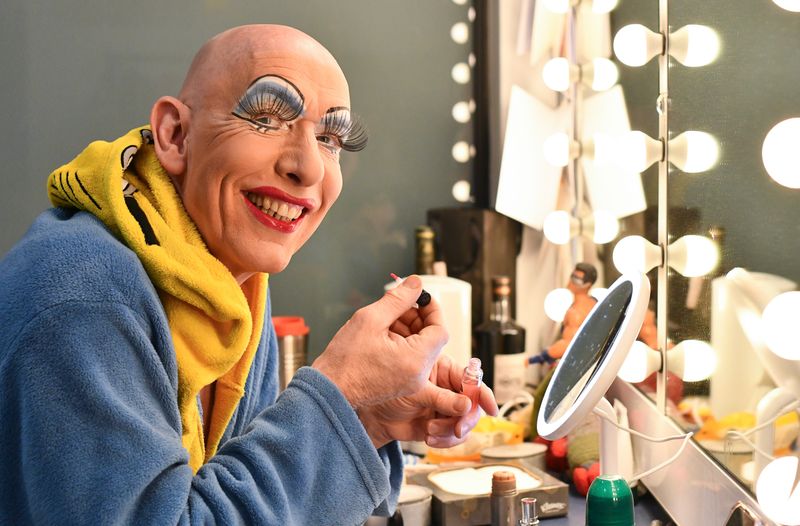 Photos: Behind the Scenes of ROBIN HOOD at Birmingham Hippodrome — photo 8 of 30