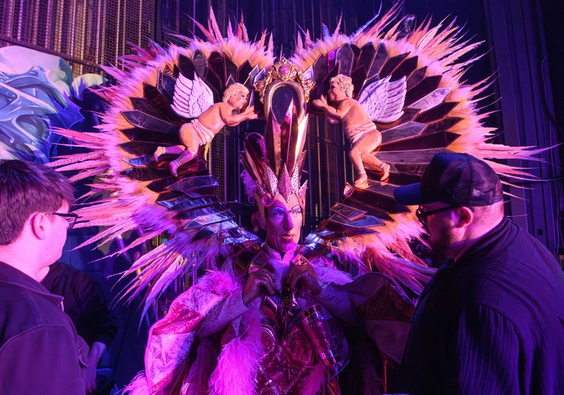 Photos: Behind the Scenes of ROBIN HOOD at Birmingham Hippodrome — photo 20 of 30