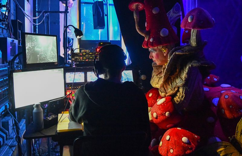 Photos: Behind the Scenes of ROBIN HOOD at Birmingham Hippodrome — photo 26 of 30