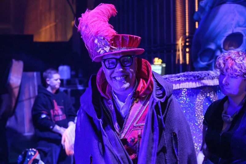 Photos: Behind the Scenes of ROBIN HOOD at Birmingham Hippodrome — photo 27 of 30