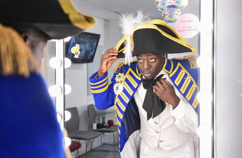 Photos: Behind the Scenes of ROBIN HOOD at Birmingham Hippodrome — photo 6 of 30