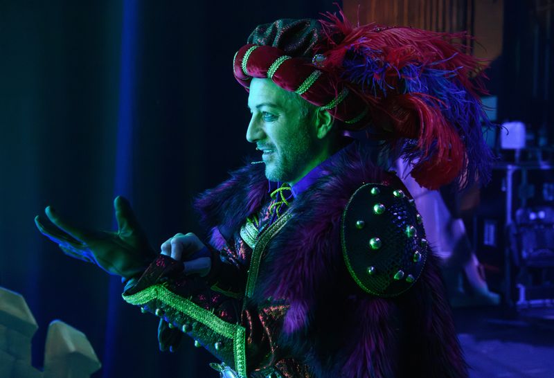 Photos: Behind the Scenes of ROBIN HOOD at Birmingham Hippodrome — photo 23 of 30