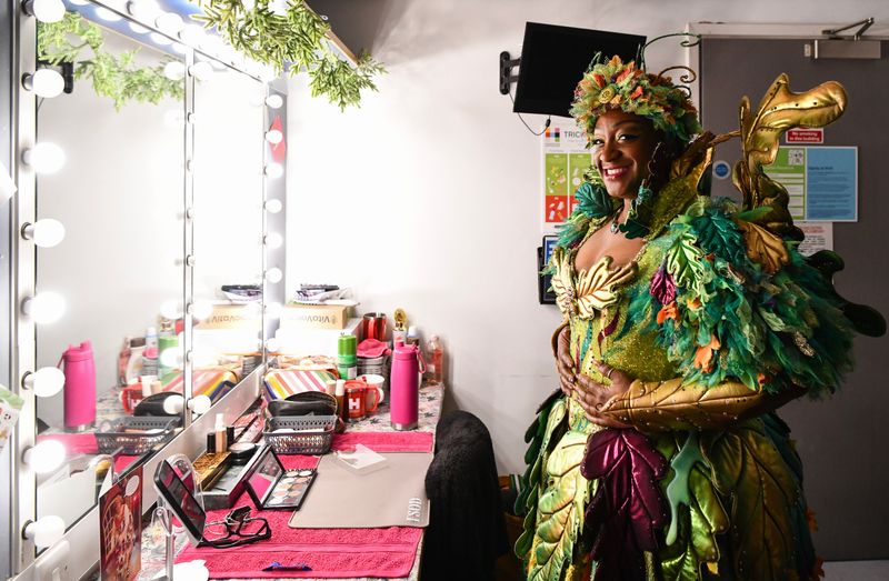 Photos: Behind the Scenes of ROBIN HOOD at Birmingham Hippodrome — photo 29 of 30