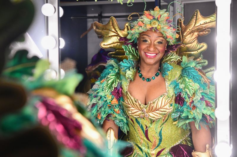 Photos: Behind the Scenes of ROBIN HOOD at Birmingham Hippodrome — photo 28 of 30