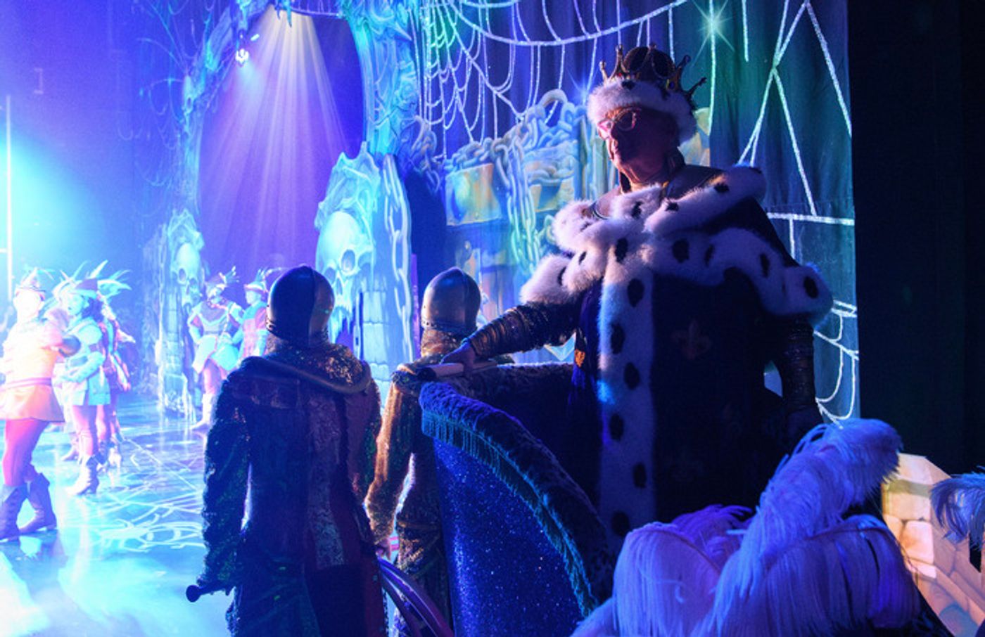 Photos: Behind the Scenes of ROBIN HOOD at Birmingham Hippodrome  Image