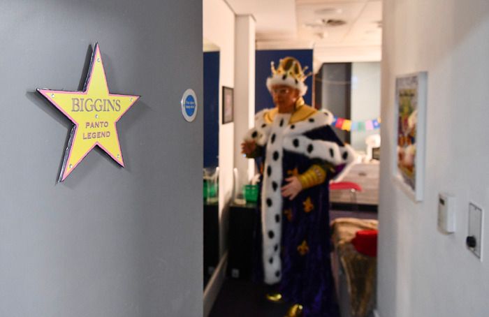 Photos: Behind the Scenes of ROBIN HOOD at Birmingham Hippodrome — photo 2 of 30