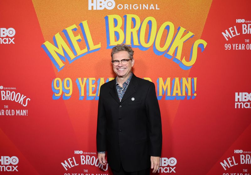 Photos: Mel Brooks, Josh Gad, & More Attend Premiere for MEL BROOKS: THE 99 YEAR OLD MAN! — photo 34 of 52