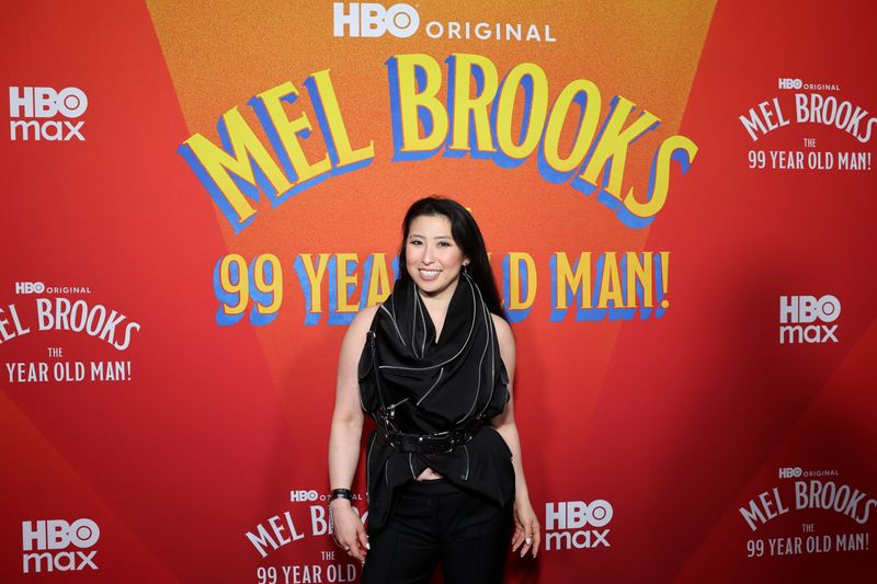 Photos: Mel Brooks, Josh Gad, & More Attend Premiere for MEL BROOKS: THE 99 YEAR OLD MAN! — photo 39 of 52