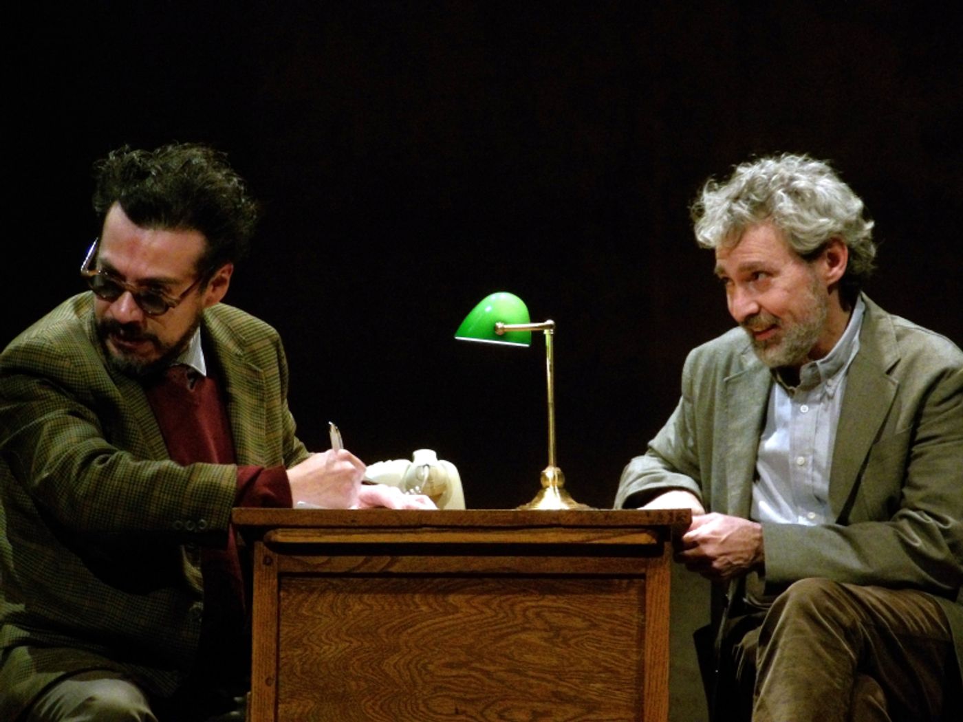 Crítica: MR. GWYN en el Teatro Helénico Crítica: MR. GWYN en el Teatro Helénico Image