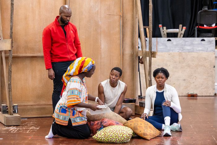 Photos: The Royal Shakespeare Company's THE BOY WHO HARNESSED THE WIND in Rehearsal — photo 16 of 17