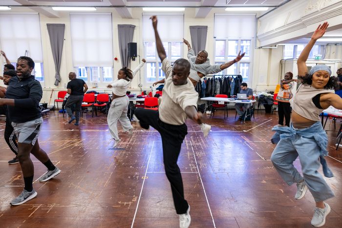 Photos: The Royal Shakespeare Company's THE BOY WHO HARNESSED THE WIND in Rehearsal — photo 7 of 17