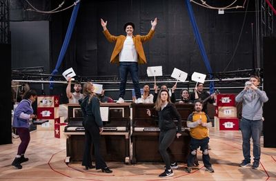Lee Mead and cast Photo