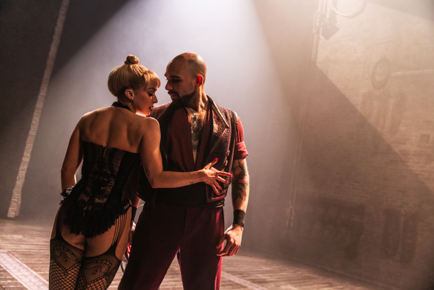 Review: MOULIN ROUGE! THE MUSICAL Delivers Bold Visuals and Pop Powered Romance  Image