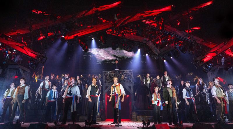 Review: LES MISERABLES WORLD TOUR—Four Decades of Heart, Heroism, and Hope Image