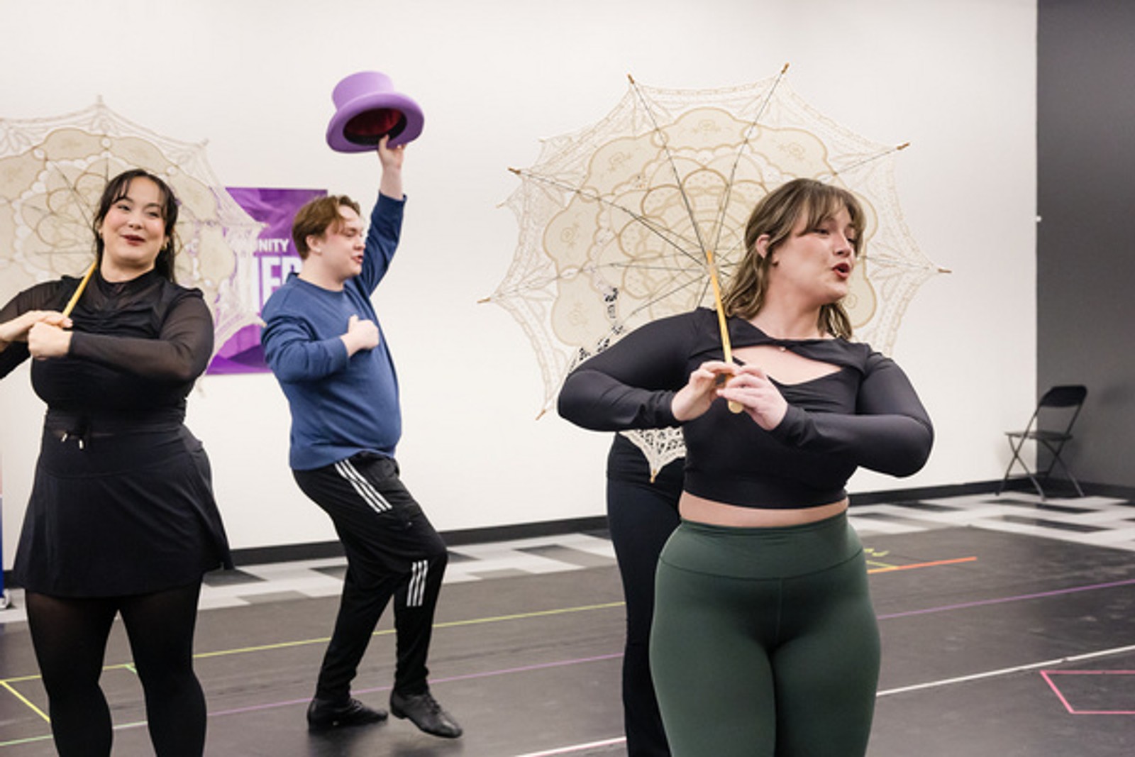 Photos: Elaine Hendrix in Rehearsal for HELLO, DOLLY in Rochester — photo 3 of 16